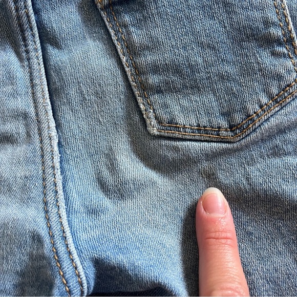 🌼 5/$25 Old Navy Daisy Embroidered Denim Shorts 5T Button Fly Distressed Hem - Picture 7 of 9